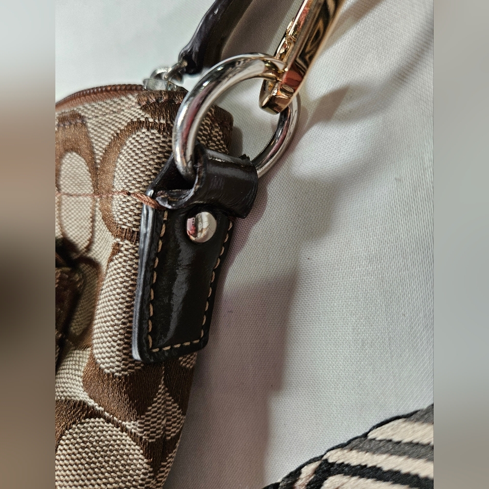 Reposhed Coach Tan and Brown Signature Swingpack Crossbody Bag - Picture 12 of 12